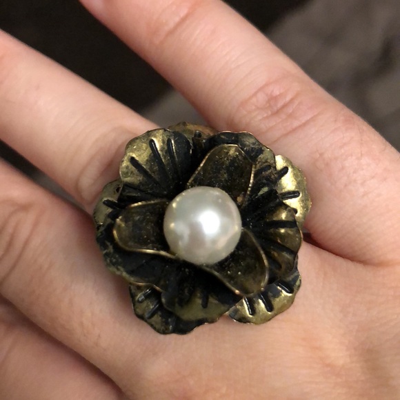 Vintage statement flower ring - Picture 2 of 5